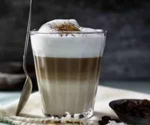 Latte Macchiato – Eleganta si Rafinament in Ceasca Ta