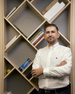 Piața de hosting crește cu peste 10% pe an. Studiu – aproape 40% dintre deținătorii de site-uri și magazine online din România caută viteză, stabilitate și suport